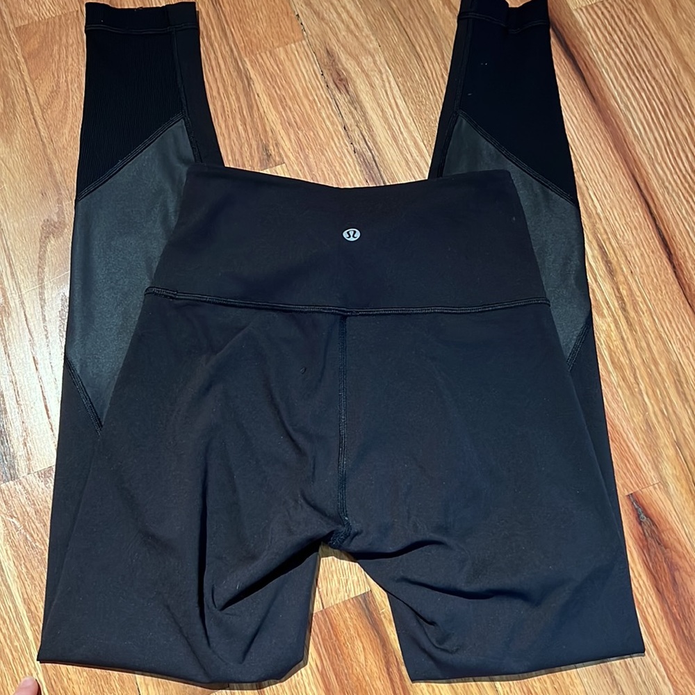 Lululemon black legging! Size 4 - Picture 2 of 7